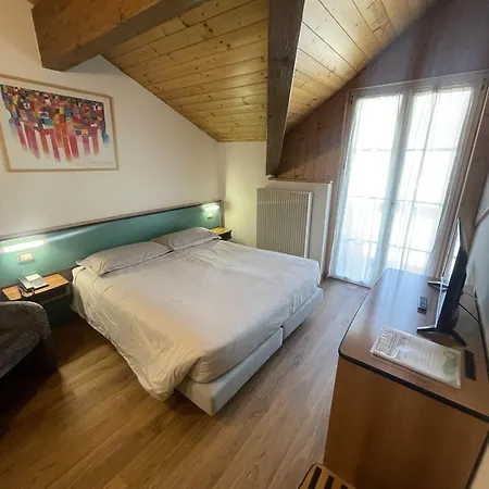 Hotel Bel Sit Comano Terme Exterior photo