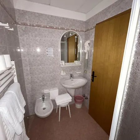 Hotel Bel Sit Comano Terme Exterior photo